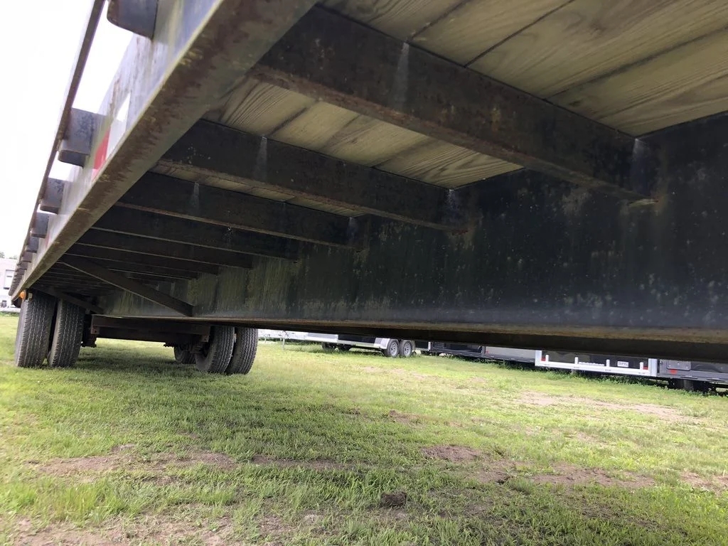 2002 Kaufman Trailers 101X40 Gooseneck Equipment Trailer w/Toolbox - Image 2