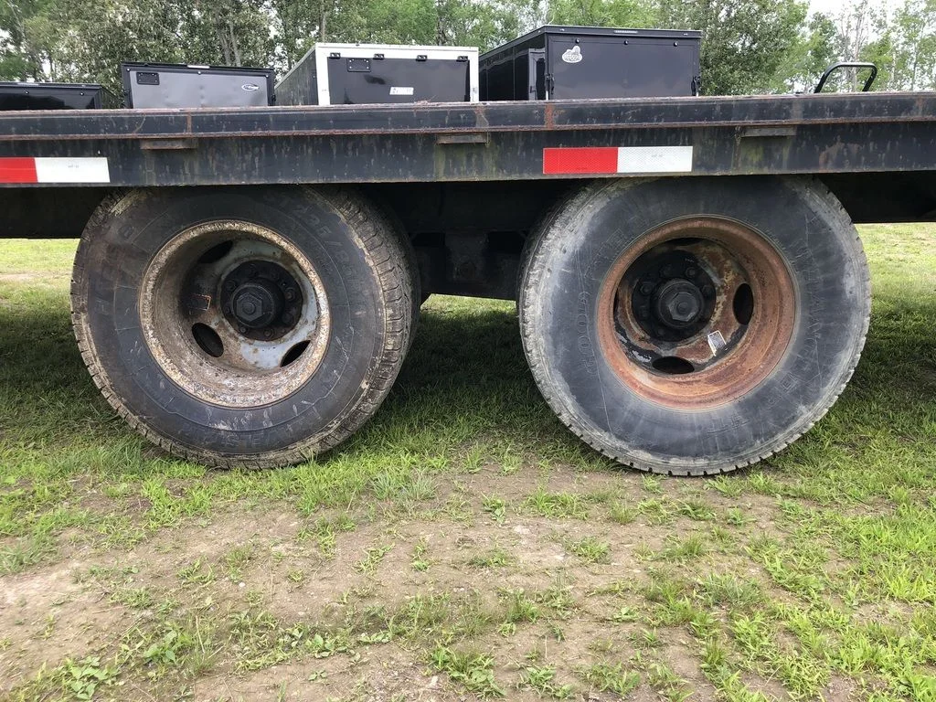 2002 Kaufman Trailers 101X40 Gooseneck Equipment Trailer w/Toolbox - Image 4